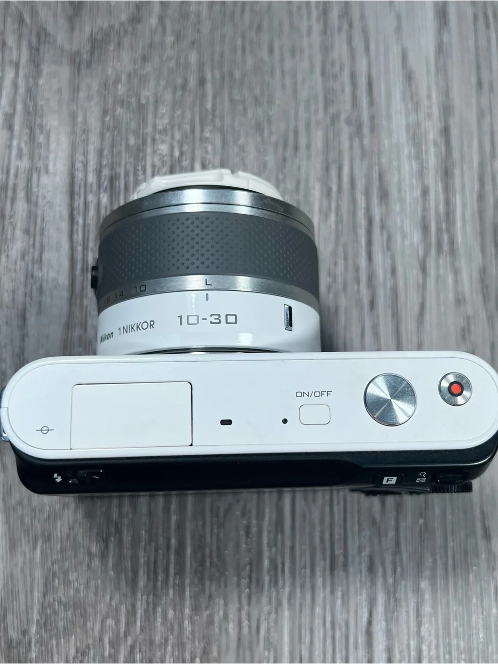 Nikon 1 J1 10.1 MP Digital Camera White Nikkor VR Lens 10-30 Bundle Broken Lens